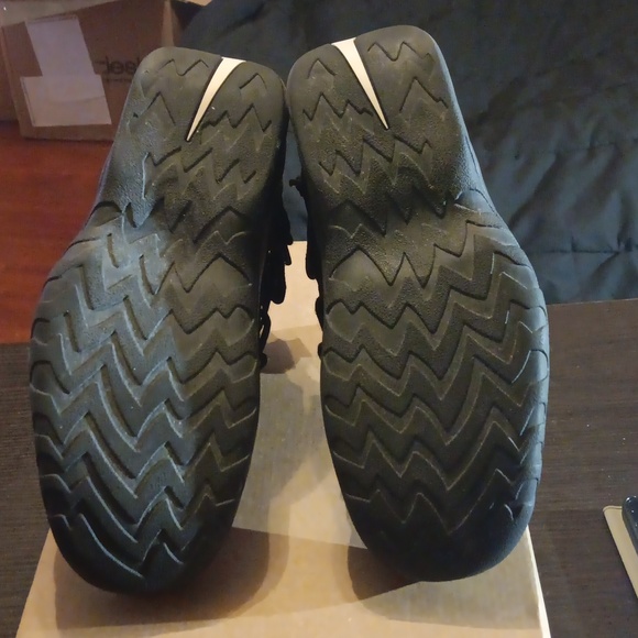 Nike Shake N' Destrukt Rare Black and White Sneakers SZ 6Y Womens SZ 7.5  EUC - Picture 9 of 10